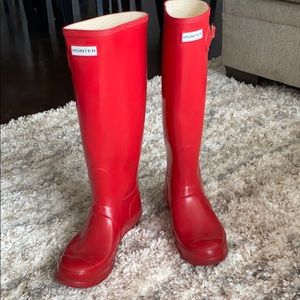 Hunter Women’s Original Tall Gloss Rainboots